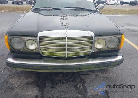 1982 Mercedes-Benz 240 D from USA, damaged, VIN WDBAB23A2CB344094
